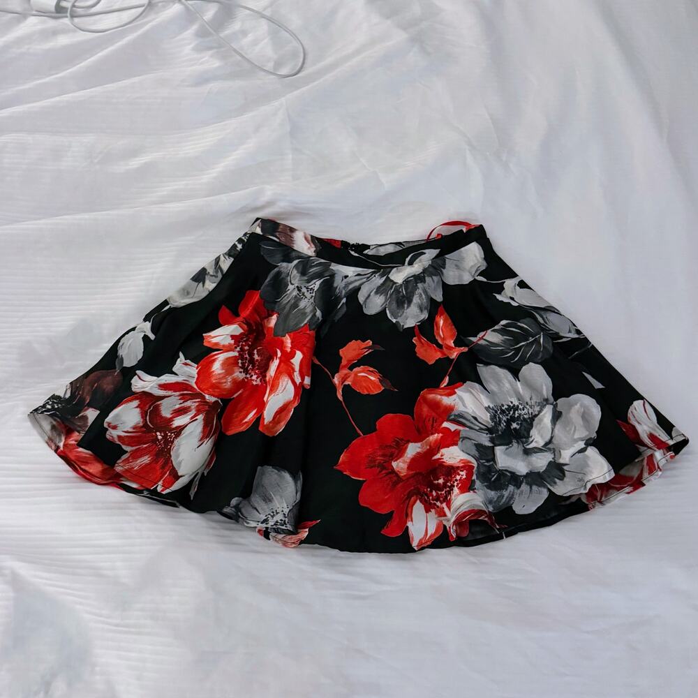 City Vibe Floral Mini Skirt Red Black Gothic A-Line Size 7 Dark Romantic‎ Vamp